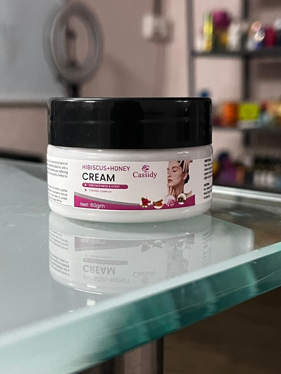CASSIDY Hibiscus & Honey Cream is a nourishing moisturizer specially made for your face, neck, and chest. This 60g cream combines the natural benefits of hibiscus and honey to help firm and hydrate your skin. The firming complex works to improve skin e...
